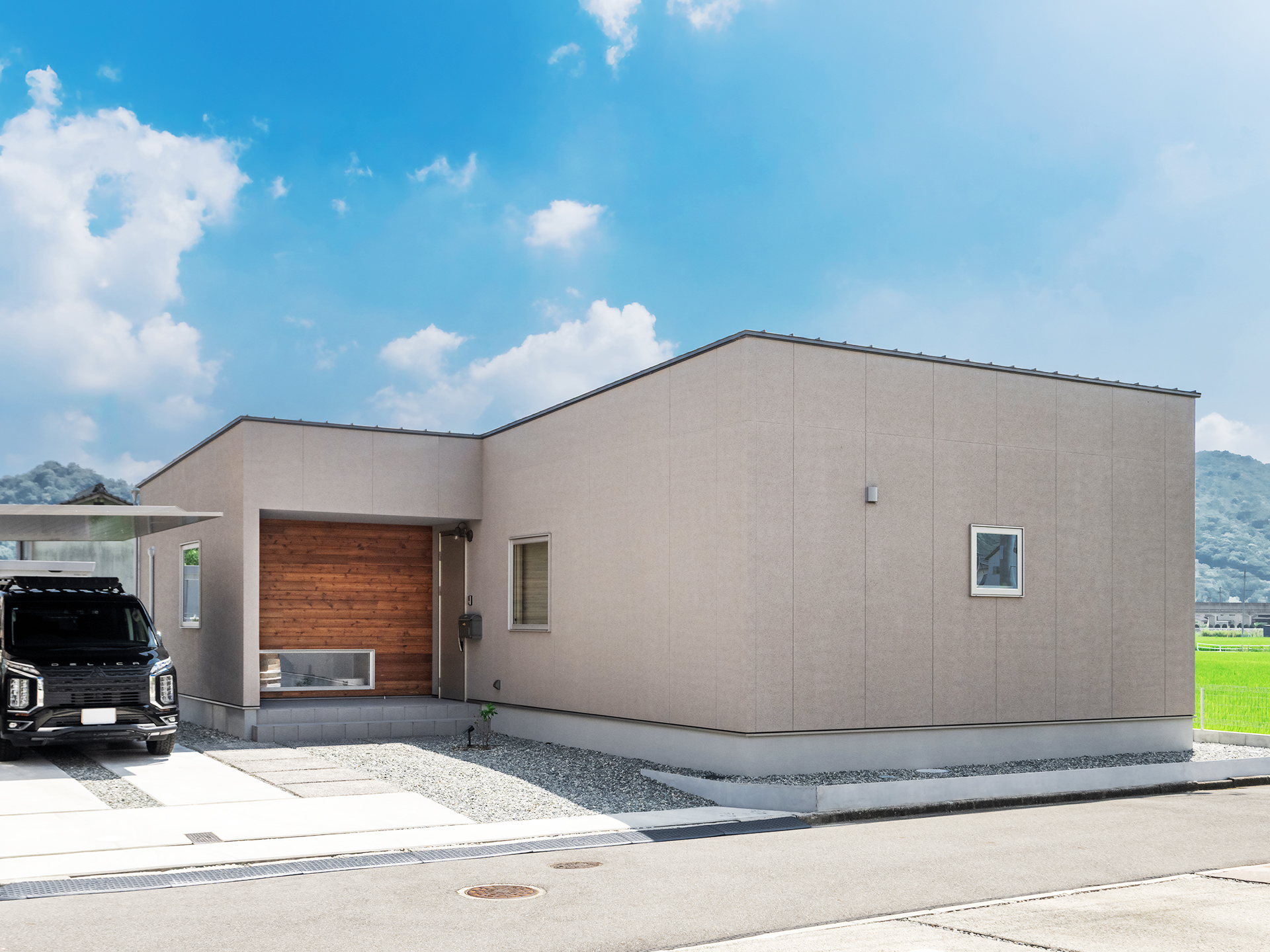 猫が出迎える平屋の家