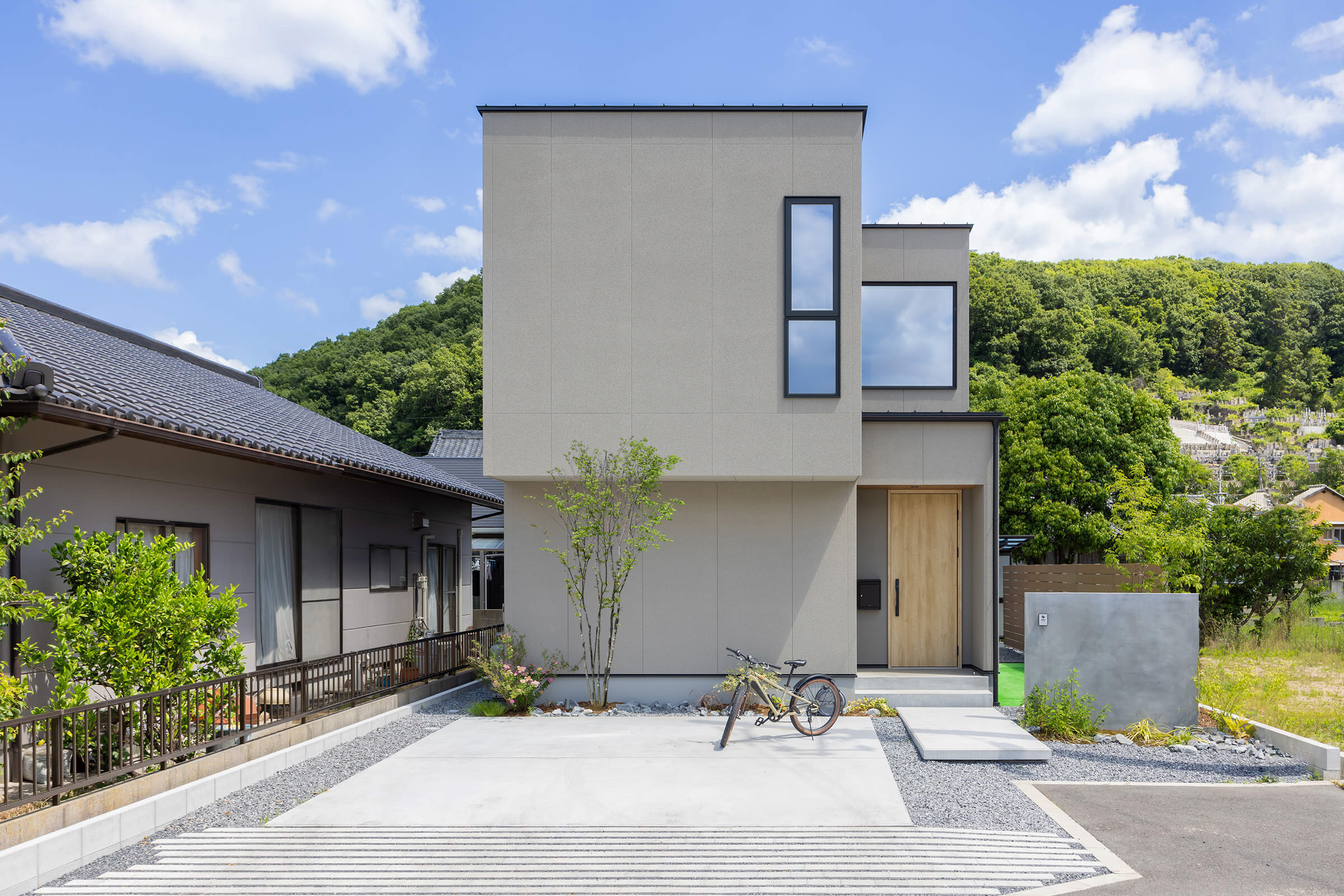 吹抜けが光をもたらす家